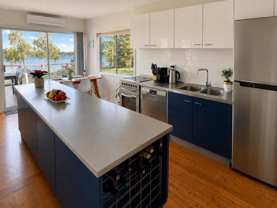 Coffee/tea facilities, Kitchen or kitchenette, dishwasher, oven, toaster