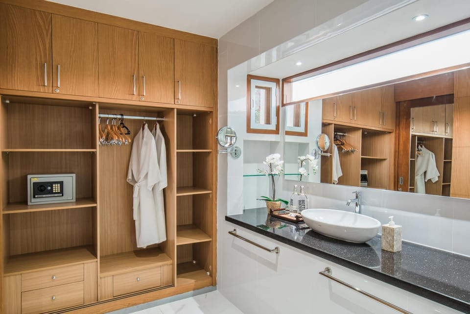 Bathroom, wardrobe