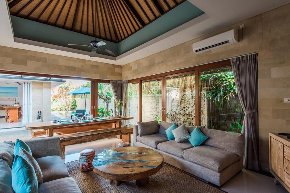 Living room, Seating area, air conditioner