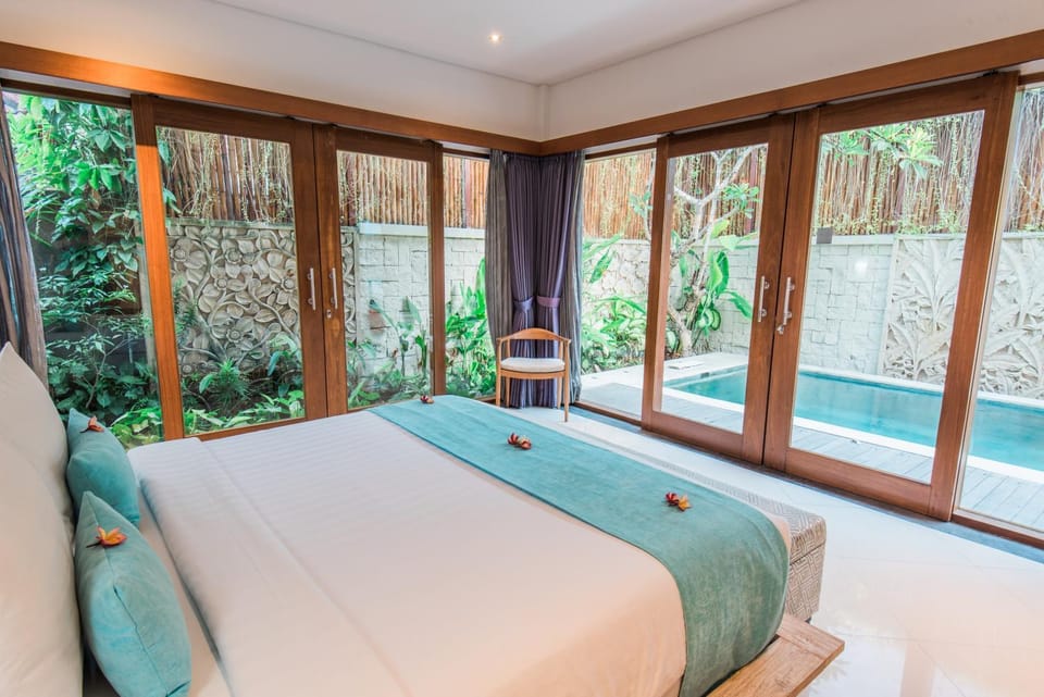 Photo of the whole room, Bedroom, Garden view, Pool view