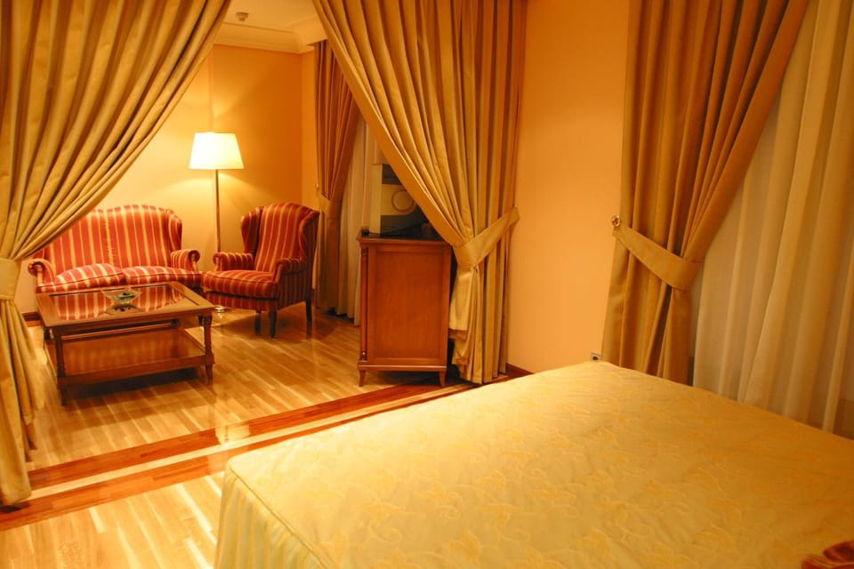 Seating area, Bedroom