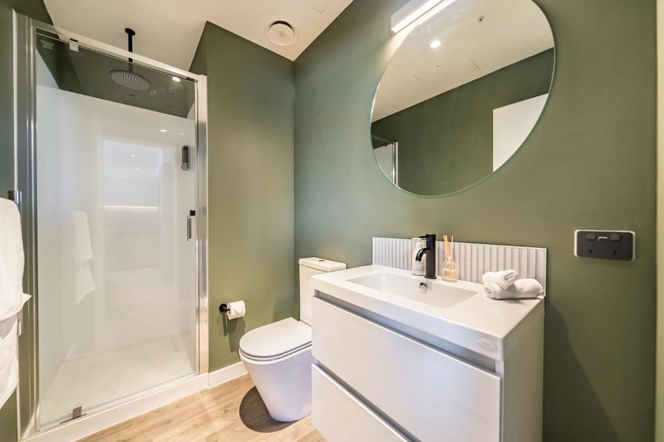 Shower, Toilet, Bathroom, towels