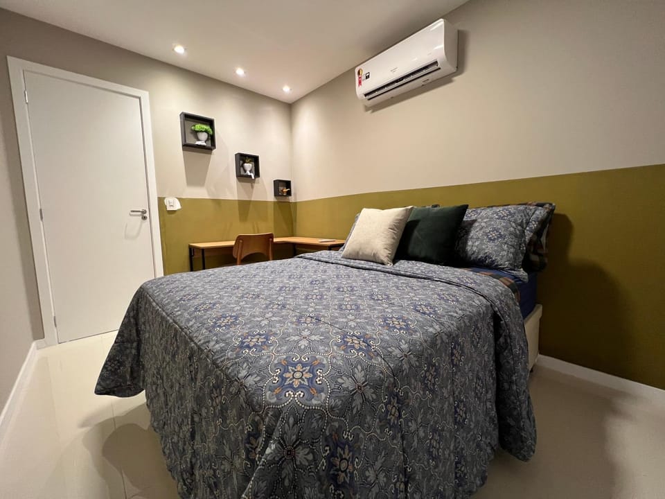 Bed, Bedroom, air conditioner