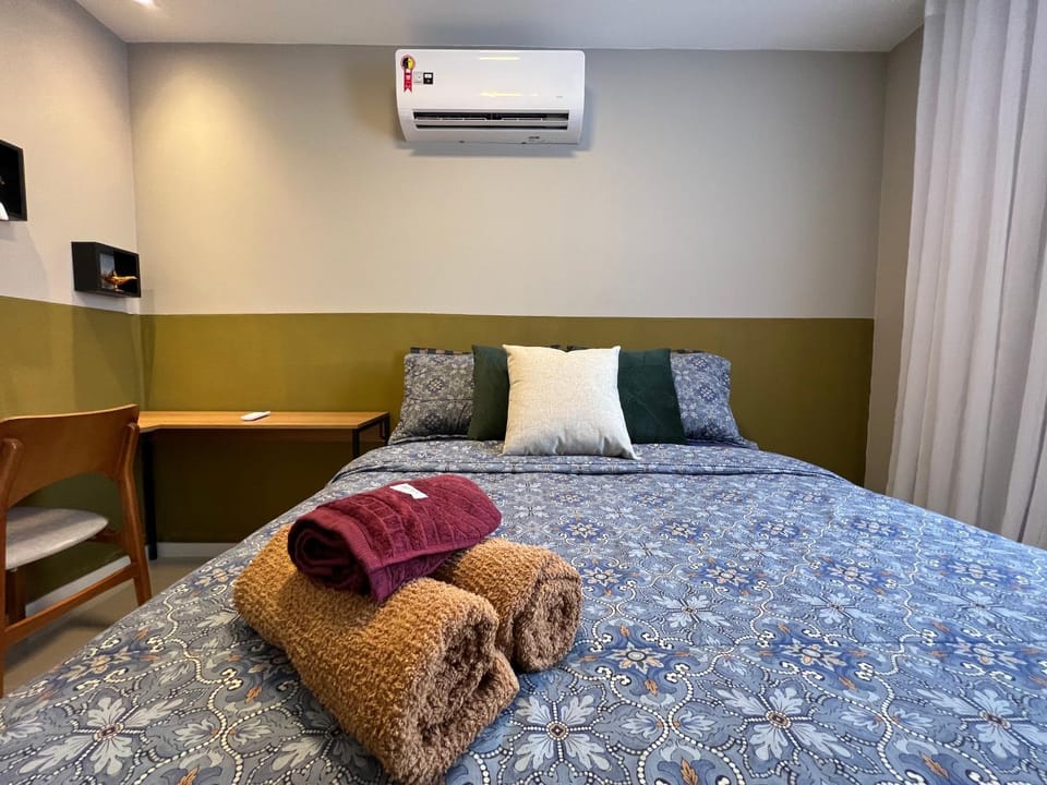 Bed, Bedroom, air conditioner