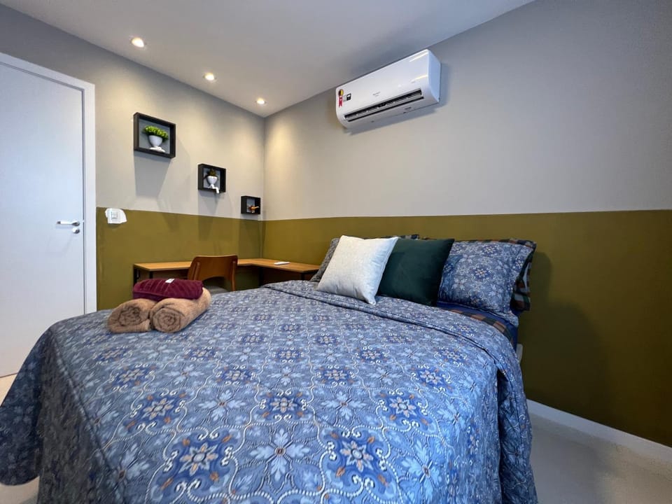 Bed, Bedroom, air conditioner