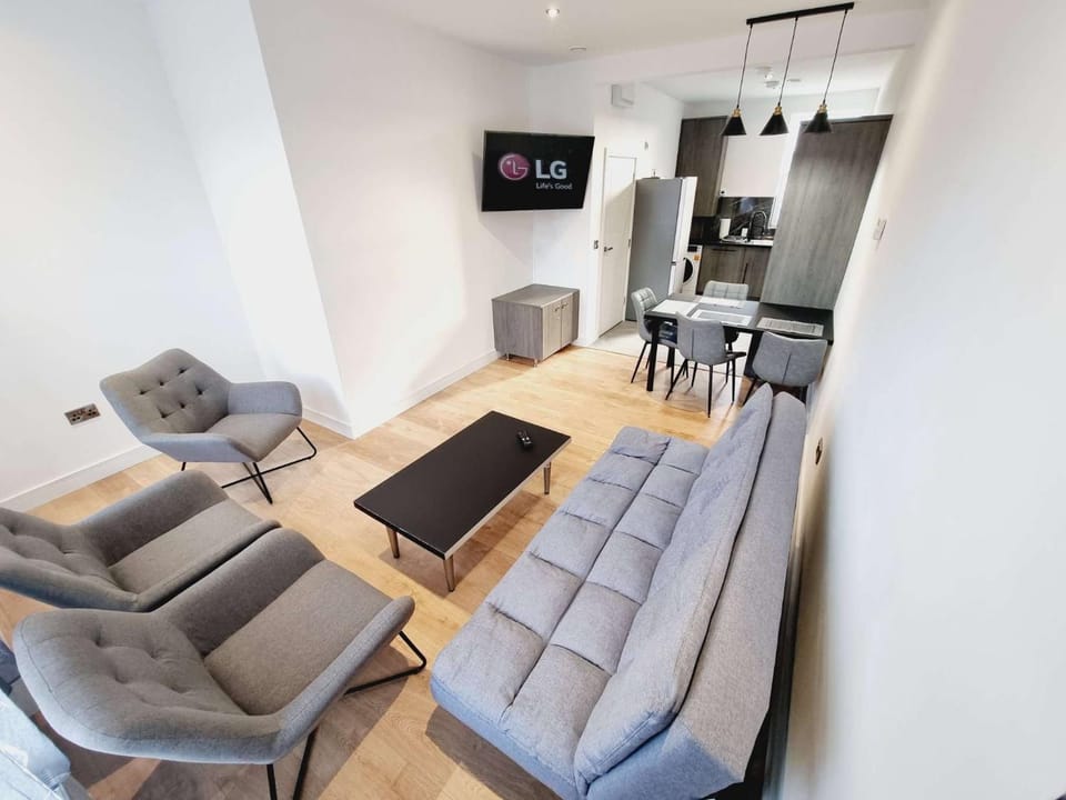 Communal lounge/ TV room, TV and multimedia, Living room, Seating area, Dining area, Evening entertainment