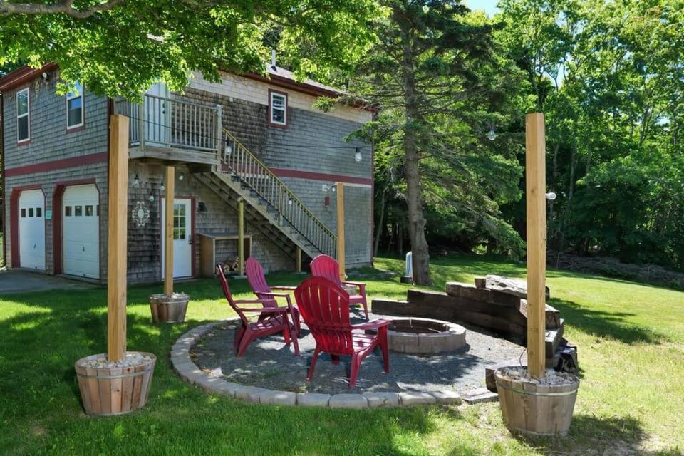2 BR Home w/ Pondside View Backyard [Maine Escape] House in Salsbury Cove