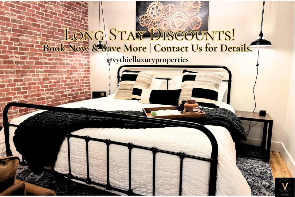 Awaken Your Senses King Bed BSU Parking House in Boise