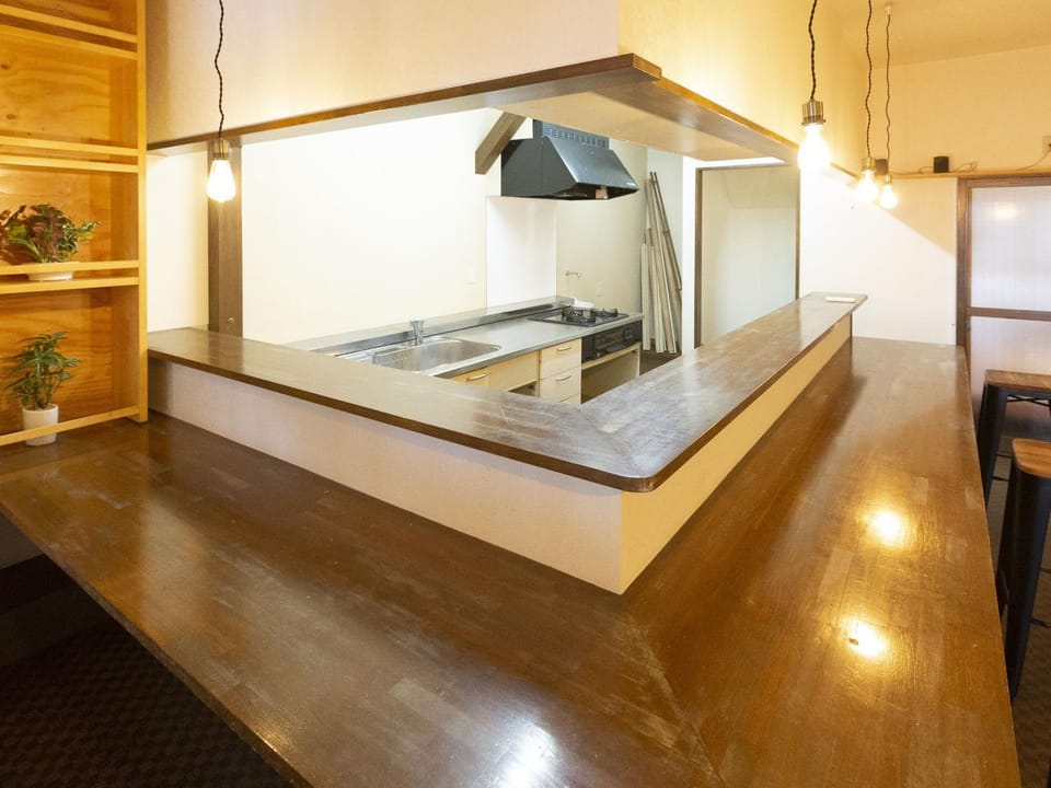 Photo of the whole room, kitchen
