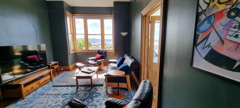 Hill House Hobart - Charming home, stunning views close to city House in Tasmania
