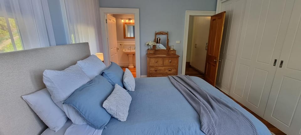 Hill House Hobart - Charming home, stunning views close to city House in Tasmania
