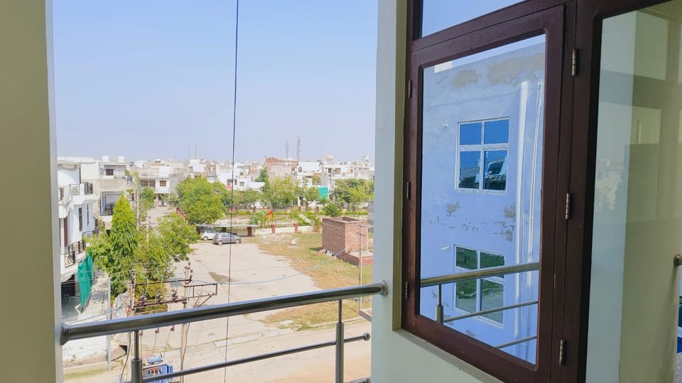 View (from property/room), Balcony/Terrace, Street view