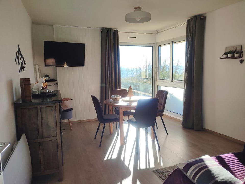 TV and multimedia, Living room, Dining area