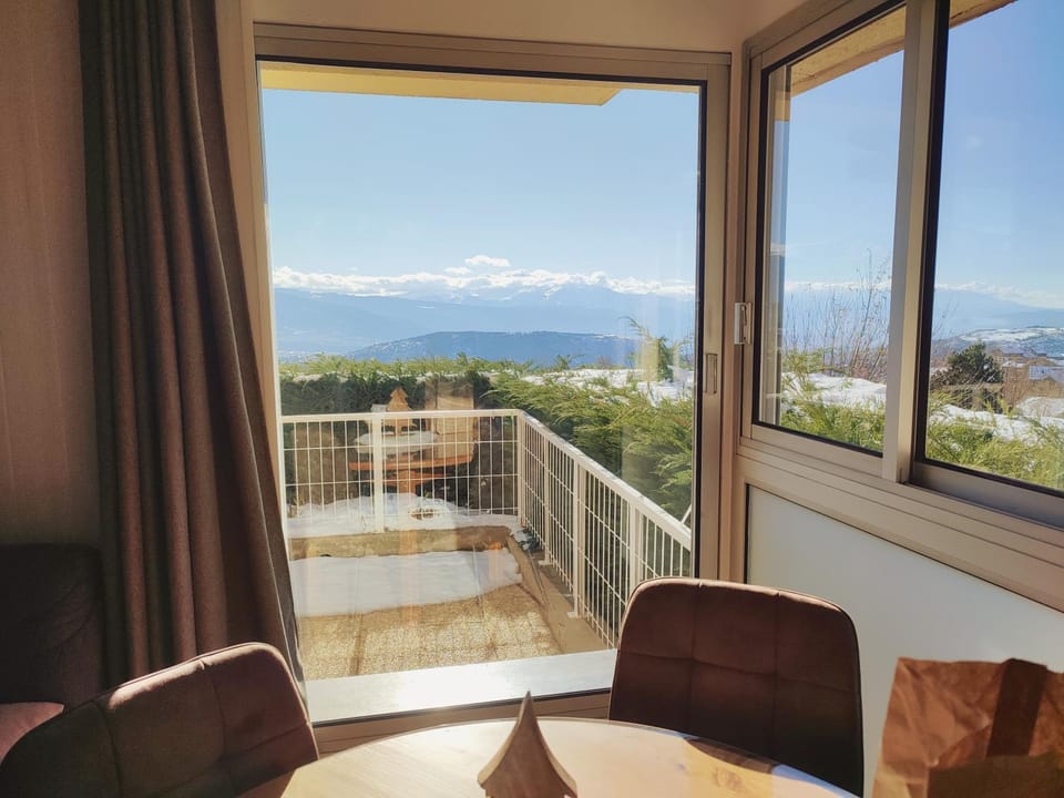 Balcony/Terrace, Mountain view
