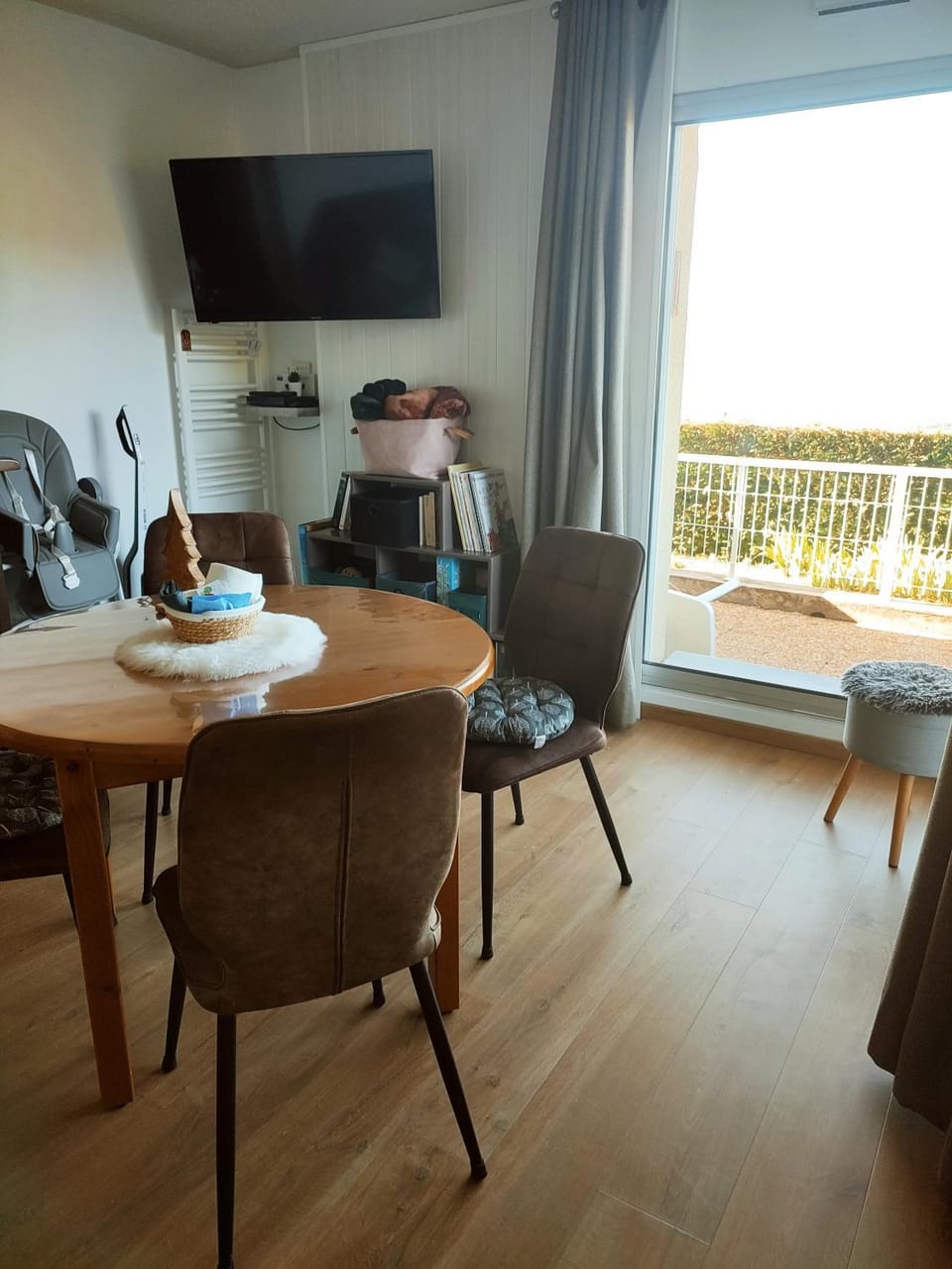 TV and multimedia, Living room, Dining area