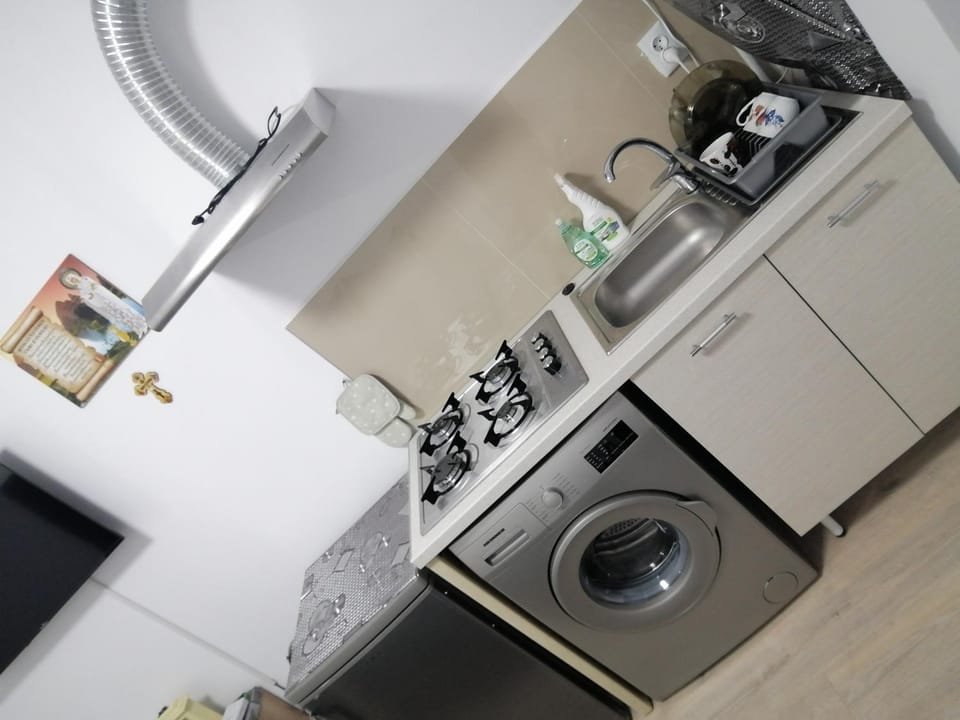Coffee/tea facilities, Kitchen or kitchenette, oven, stove, washing machine