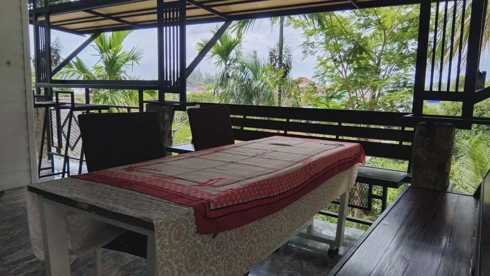 Bed, View (from property/room), Balcony/Terrace, Photo of the whole room, Dining area