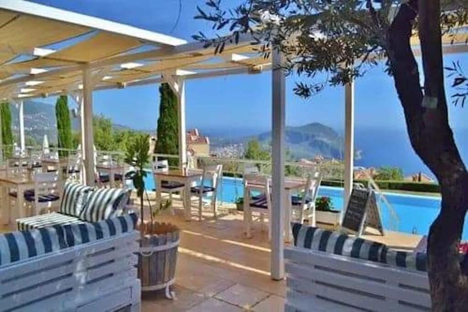 Lounge or bar