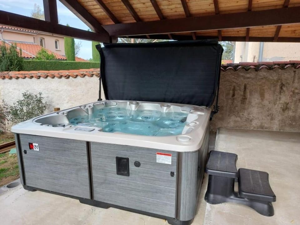 Hot Tub, Hot Tub, Spa and wellness centre/facilities