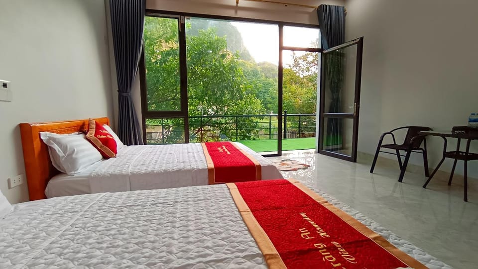 Bed, View (from property/room), Living room, Photo of the whole room, Seating area, Bedroom