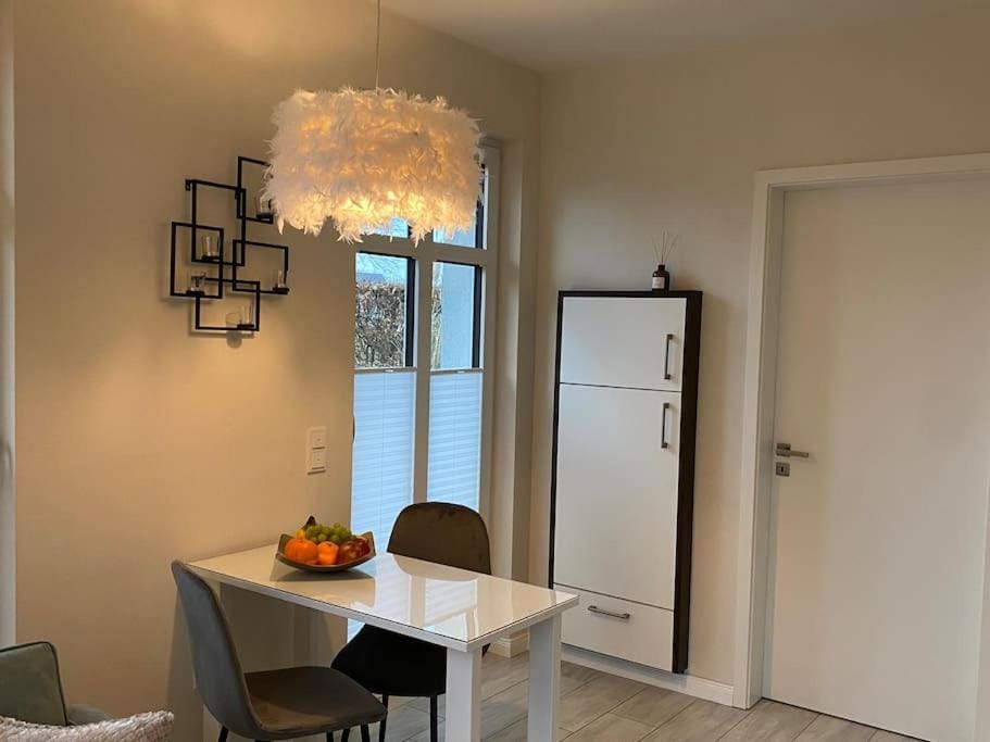 Kitchen or kitchenette, Dining area, Food