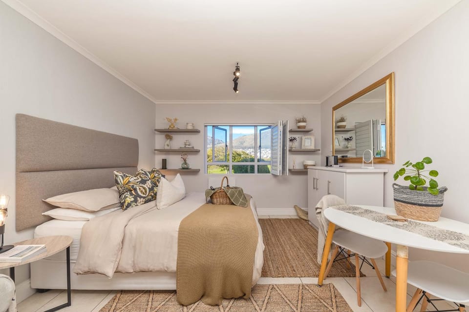 Bed, Bedroom, Mountain view, Mountain view