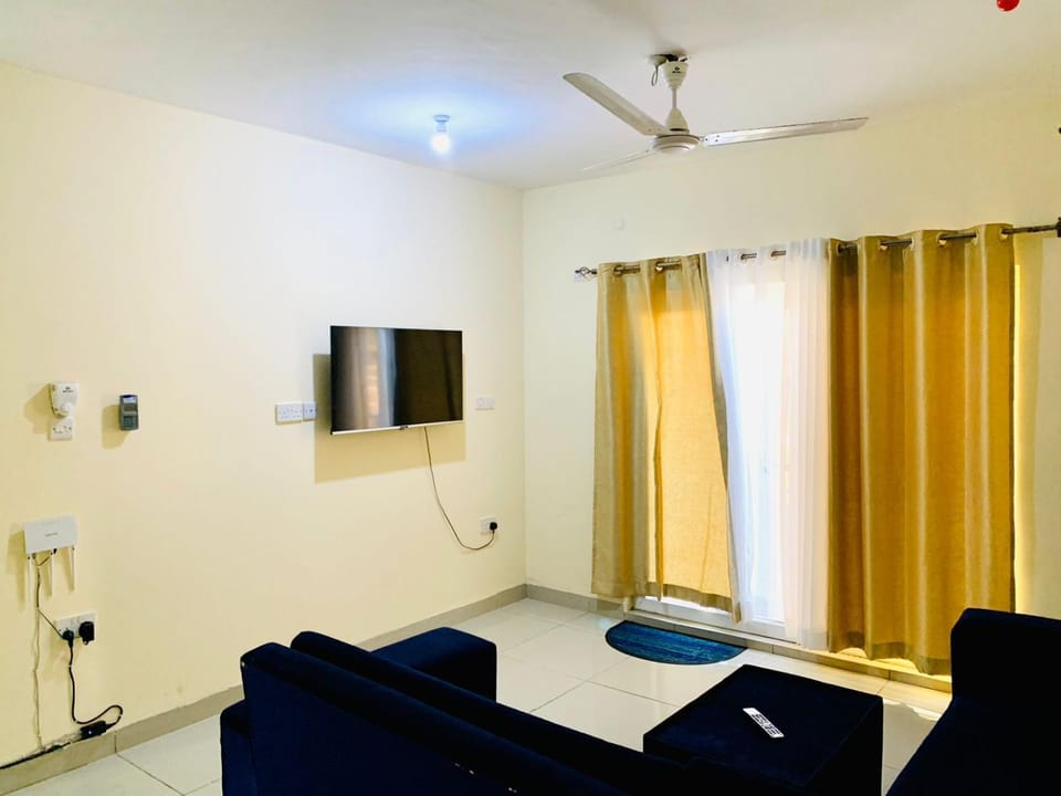 TV and multimedia, Living room, Seating area, fireplace