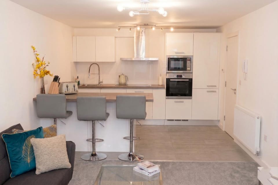 Kitchen or kitchenette, Living room, Seating area, Dining area, dishwasher, oven, stove, toaster