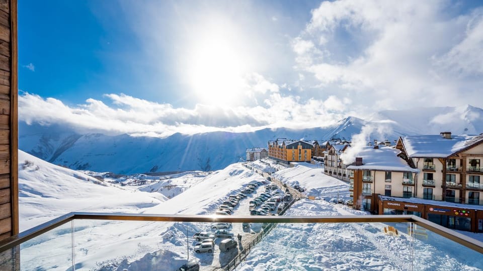 Property building, Nearby landmark, Day, Natural landscape, Winter, Mountain view, Sea view
