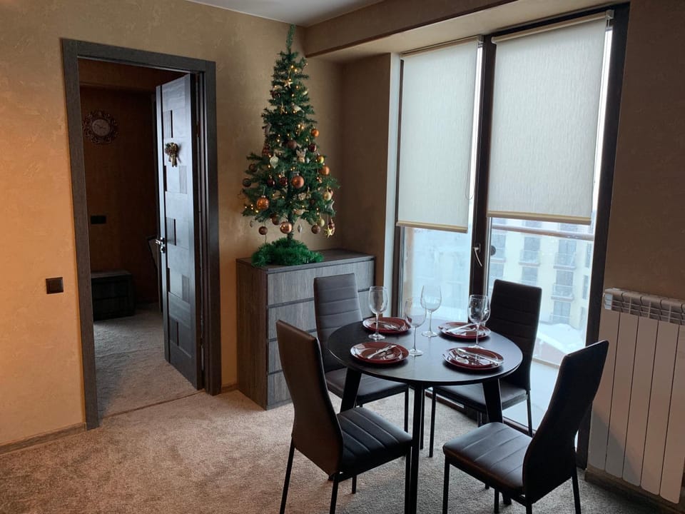Living room, Seating area, Dining area