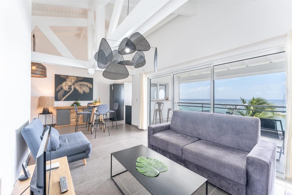 Natural landscape, TV and multimedia, Living room, Seating area, Dining area, Sea view