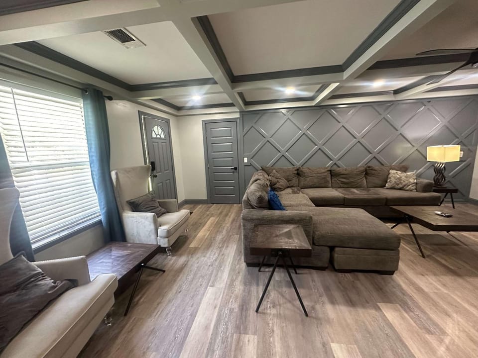 Spacious Dawsonville 4 bedrooms with 8 beds Sleeps 10 for Work crews and Large groups of friends and families House in Lake Lanier