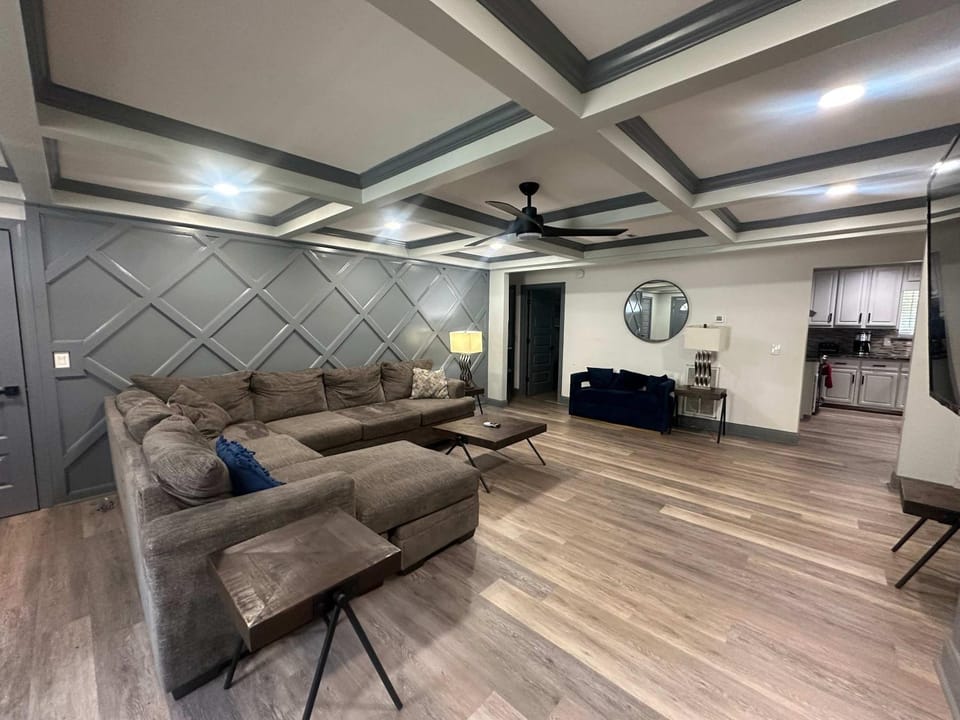Spacious Dawsonville 4 bedrooms with 8 beds Sleeps 10 for Work crews and Large groups of friends and families House in Lake Lanier