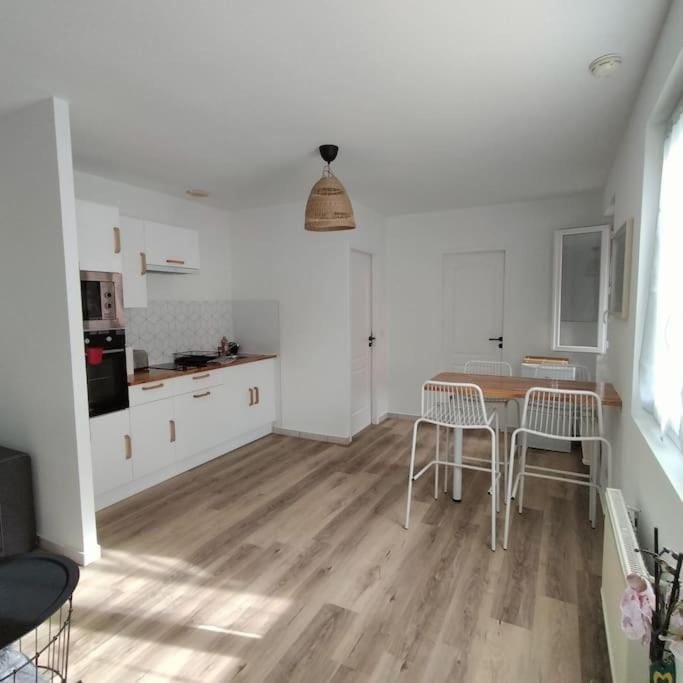 Spacieux studio dans résidence avec parking privé Apartment in Clermont-Ferrand