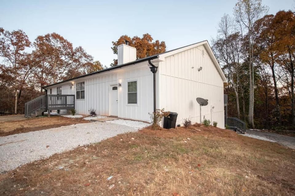 Spacious Studio with 2 queen beds B House in Lake Lanier