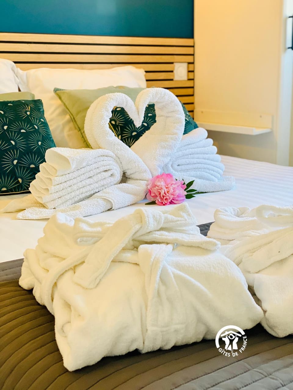 Bedroom, towels