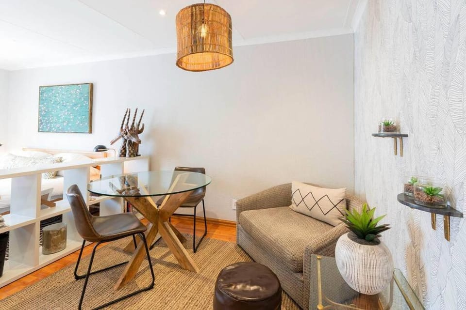 Modern apartment in culturally vibrant Melville 22 Apartment in Johannesburg