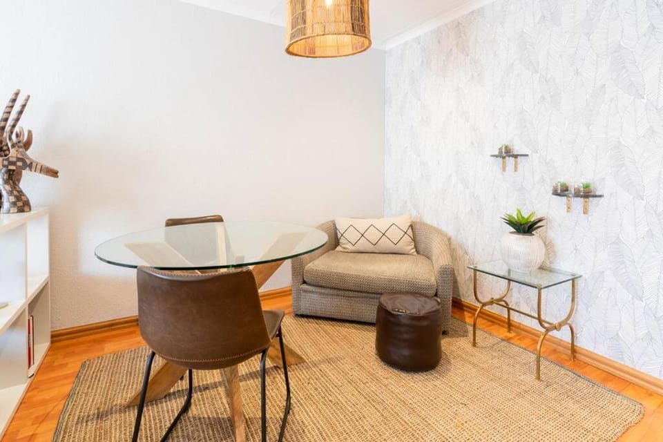 Modern apartment in culturally vibrant Melville 22 Apartment in Johannesburg
