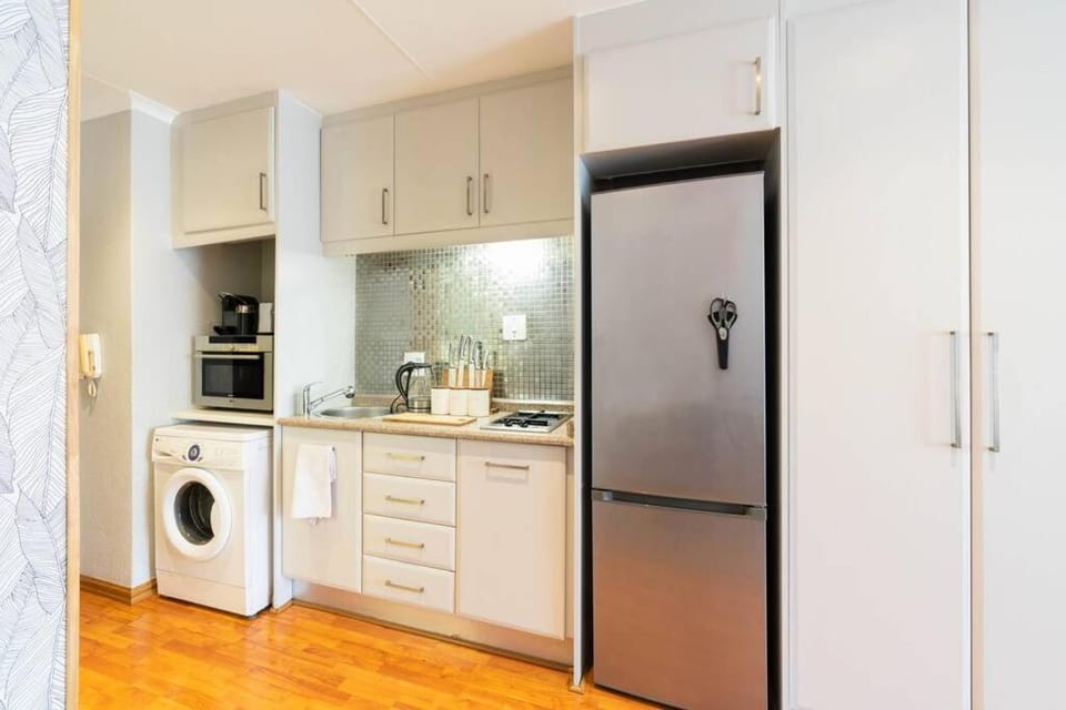 Modern apartment in culturally vibrant Melville 22 Apartment in Johannesburg
