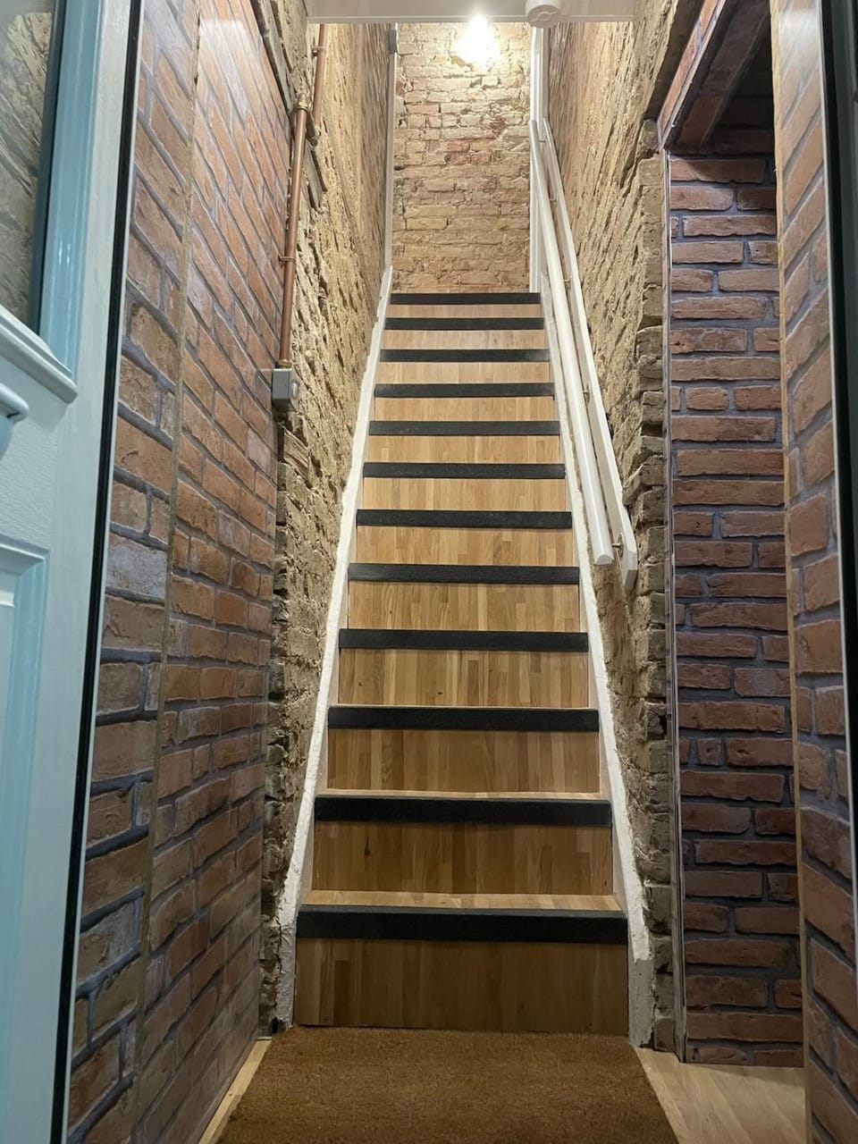 Stylish & Spacious 2 Storey, 3 Bed Apartment Apartment in Gravesend