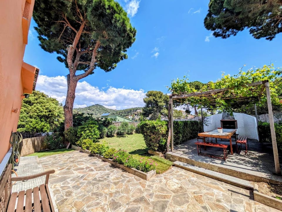 BBQ facilities, Garden, Balcony/Terrace