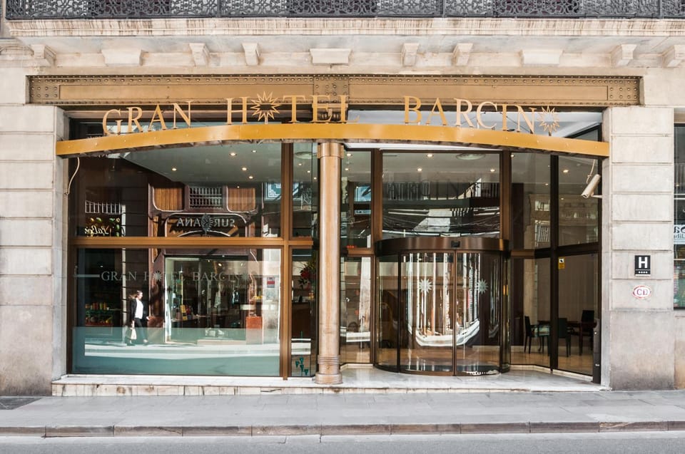 Facade/entrance, City view