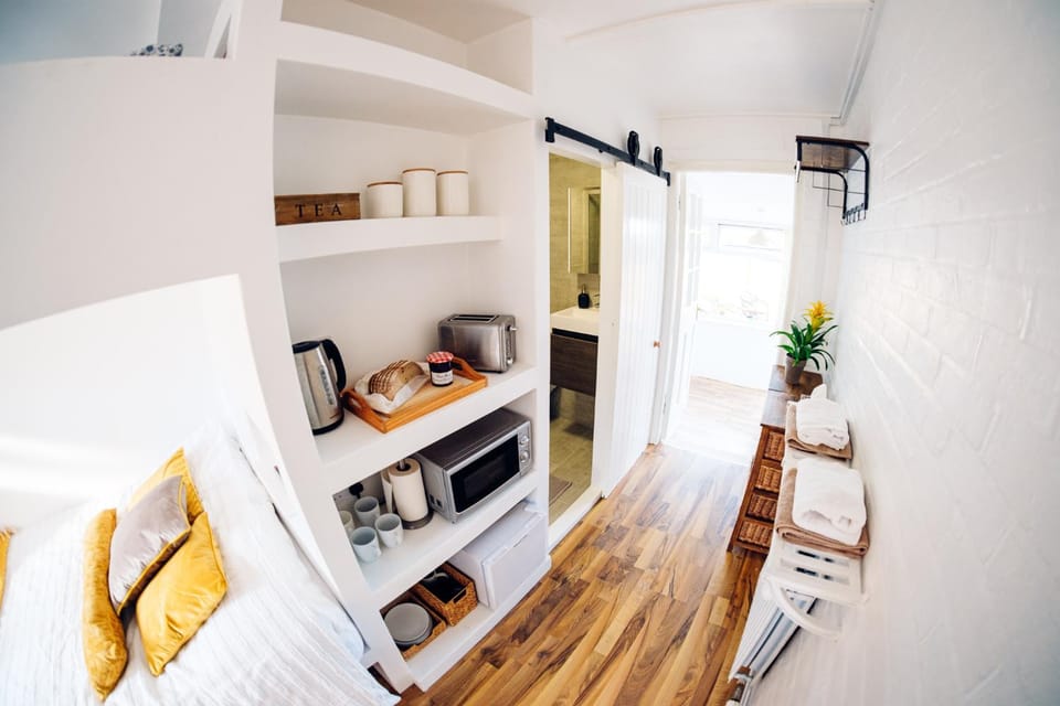 minibar, towels