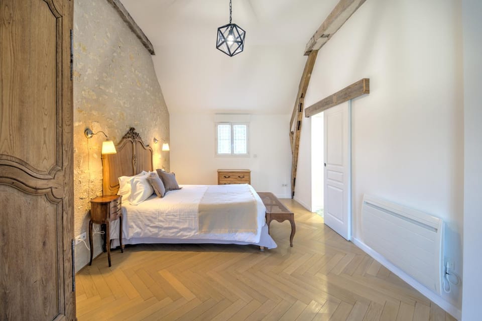 Bed, Bathroom, Photo of the whole room, Bedroom, wardrobe