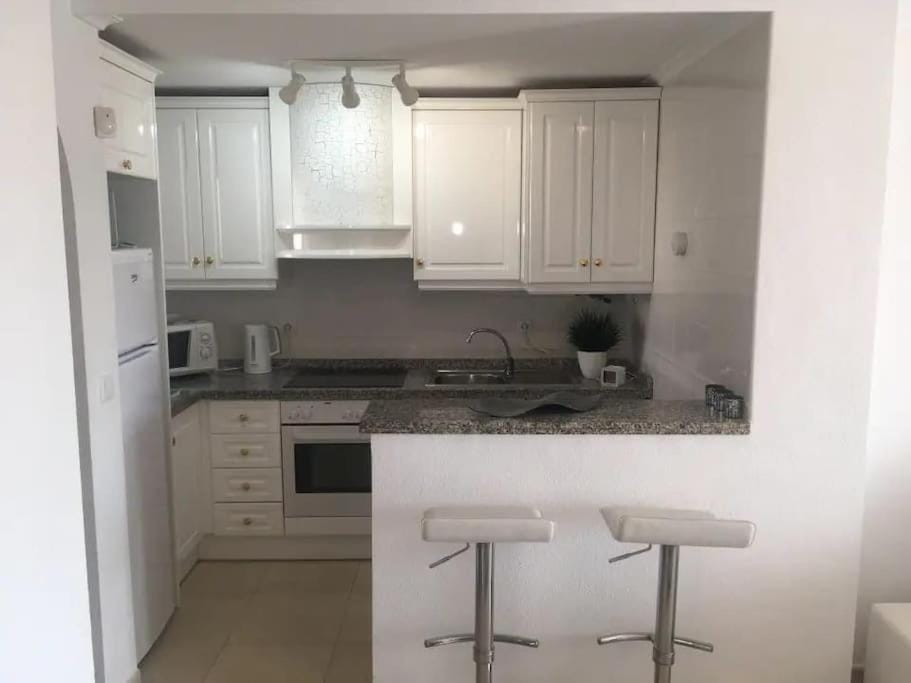 Kitchen or kitchenette, minibar, pet friendly, stove, toaster