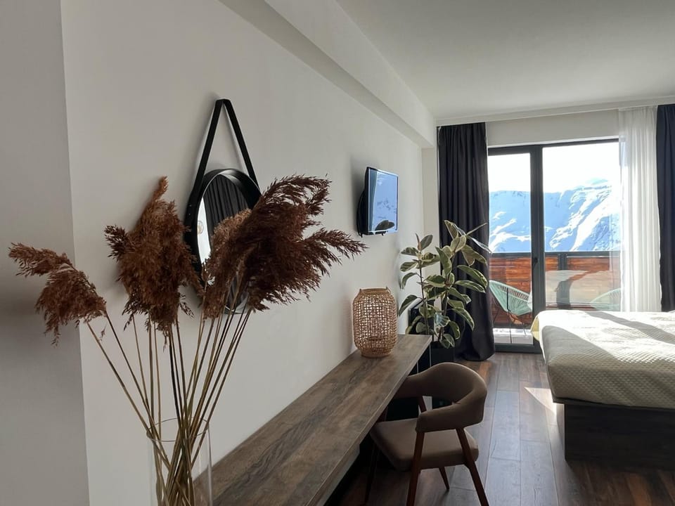 Natural landscape, Photo of the whole room, hair dresser