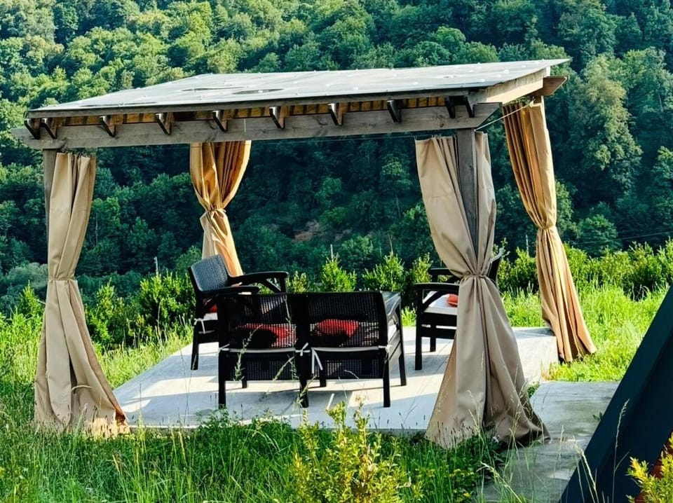 Patio, Spring, Day, Natural landscape, Garden, Dining area, Garden view, Mountain view