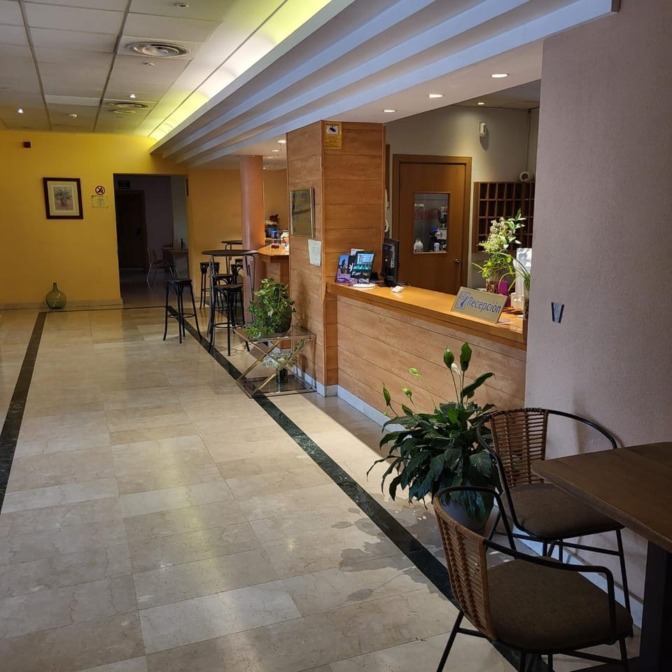 Lobby or reception, Lounge or bar, elevator