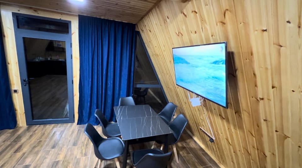 Communal lounge/ TV room, TV and multimedia, Living room