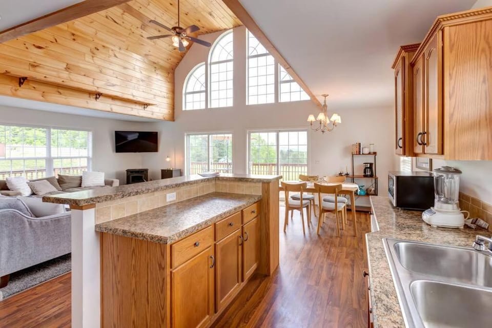 Kitchen or kitchenette, pet friendly